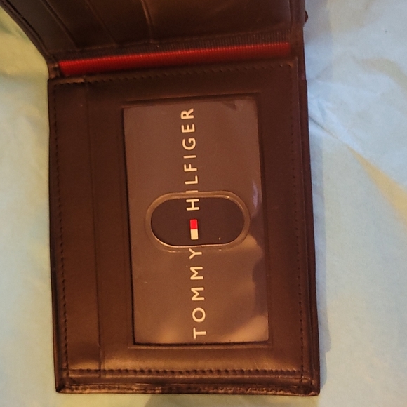 Tommy Hilfiger wallet - Picture 3 of 4